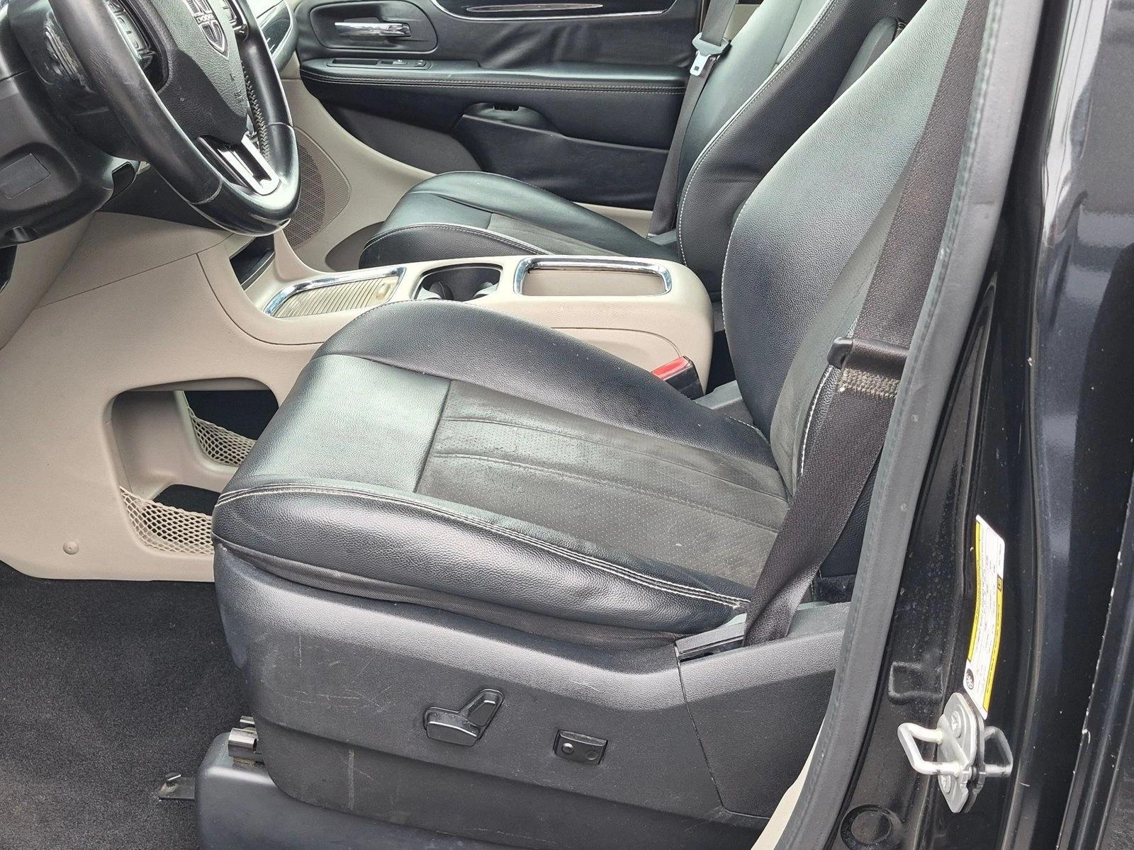 Used 2019 Black Onyx Crystal Pearlcoat Dodge SXT image 15