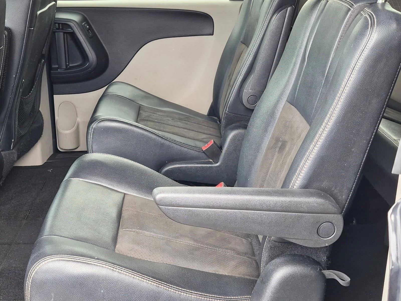 Used 2019 Black Onyx Crystal Pearlcoat Dodge SXT image 18