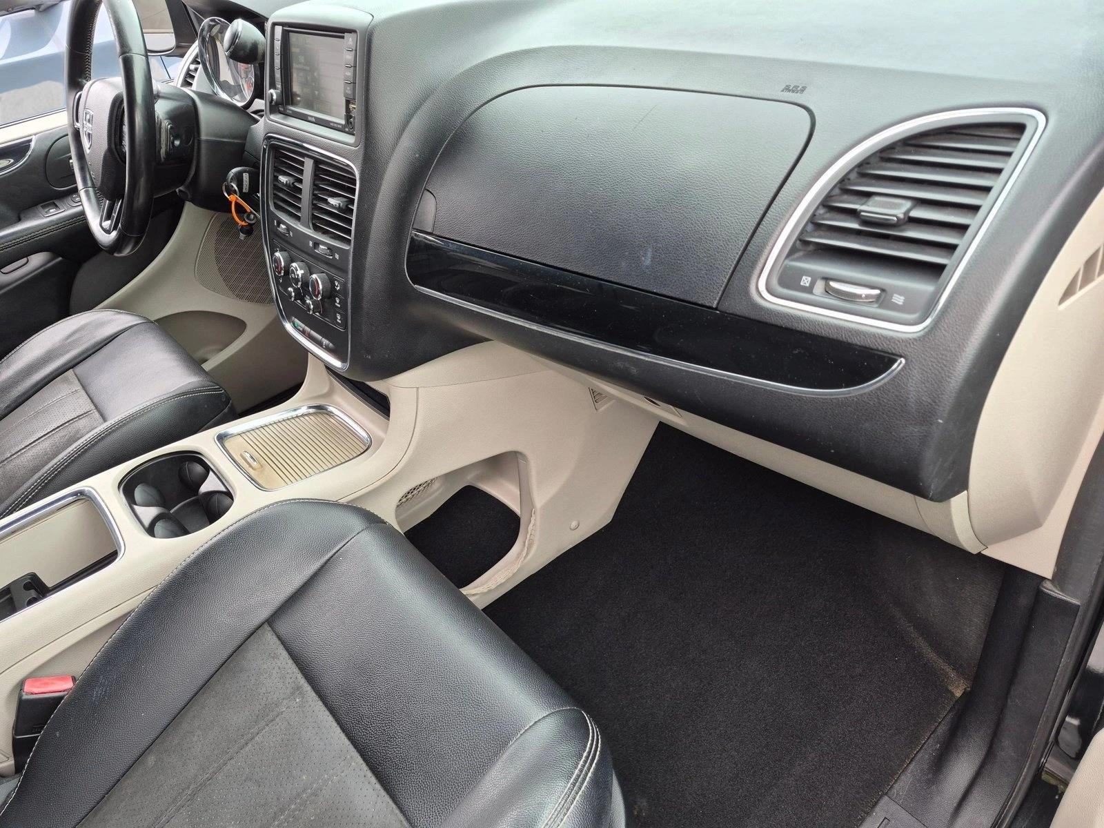 Used 2019 Black Onyx Crystal Pearlcoat Dodge SXT image 22