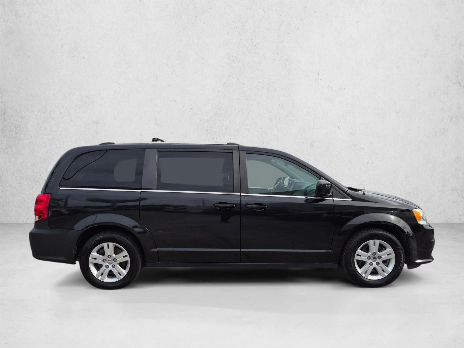 Used 2019 Black Onyx Crystal Pearlcoat Dodge SXT image 4