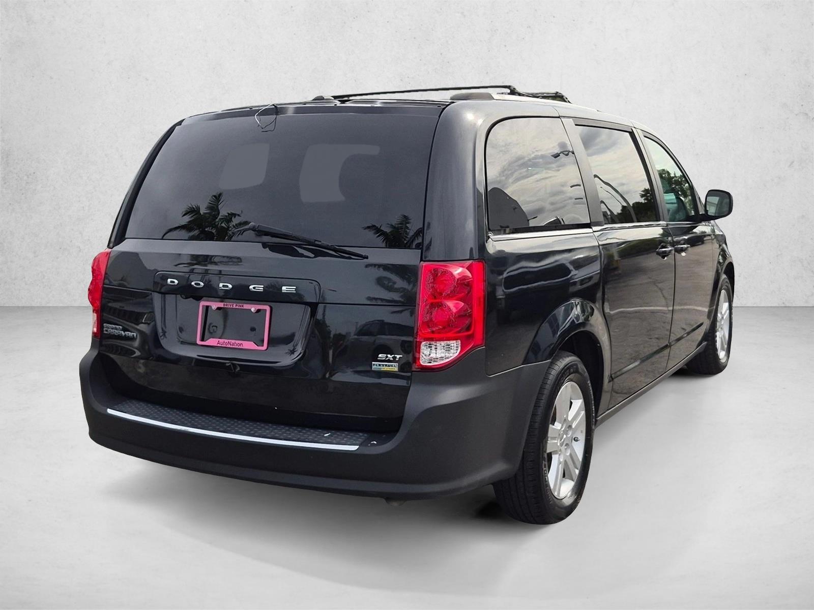 Used 2019 Black Onyx Crystal Pearlcoat Dodge SXT image 5