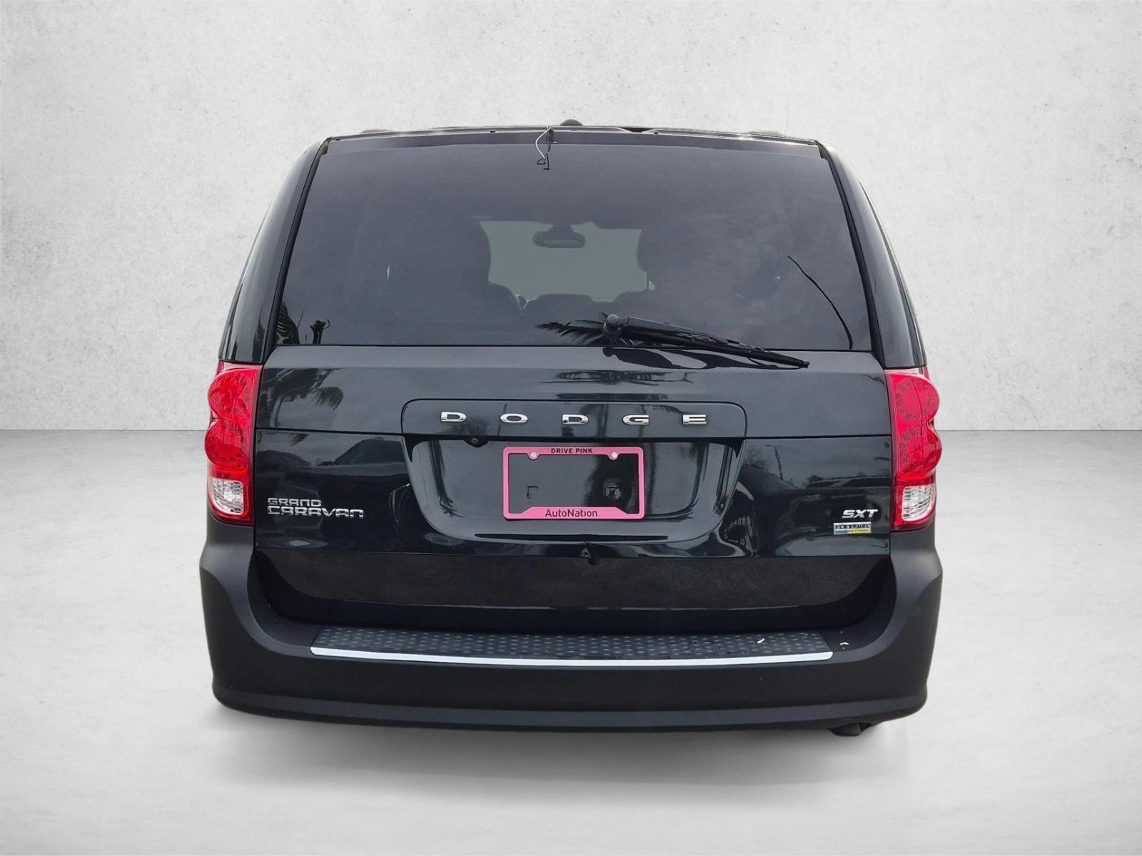 Used 2019 Black Onyx Crystal Pearlcoat Dodge SXT image 6