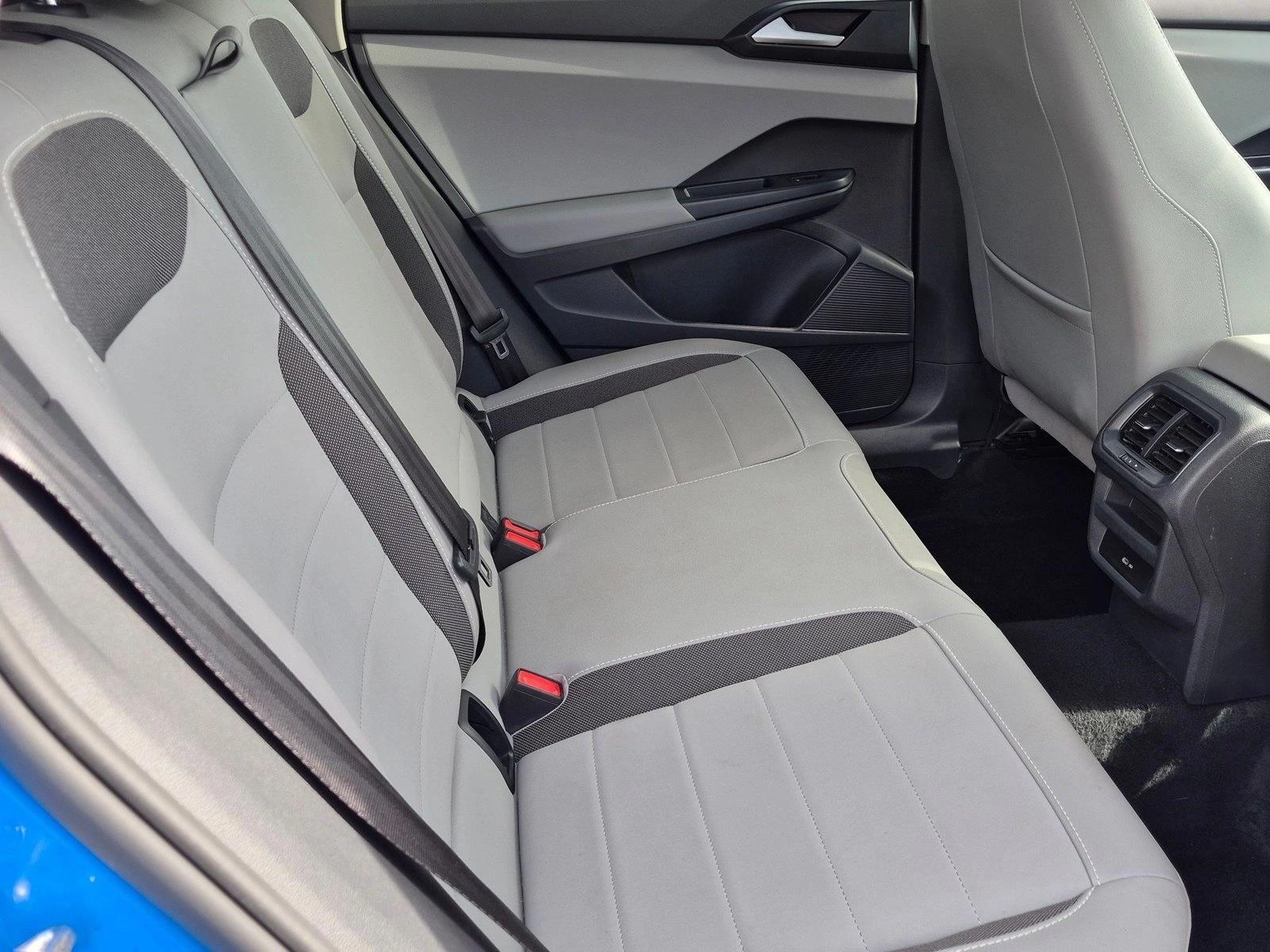 Used 2022 Blue Volkswagen SE image 16