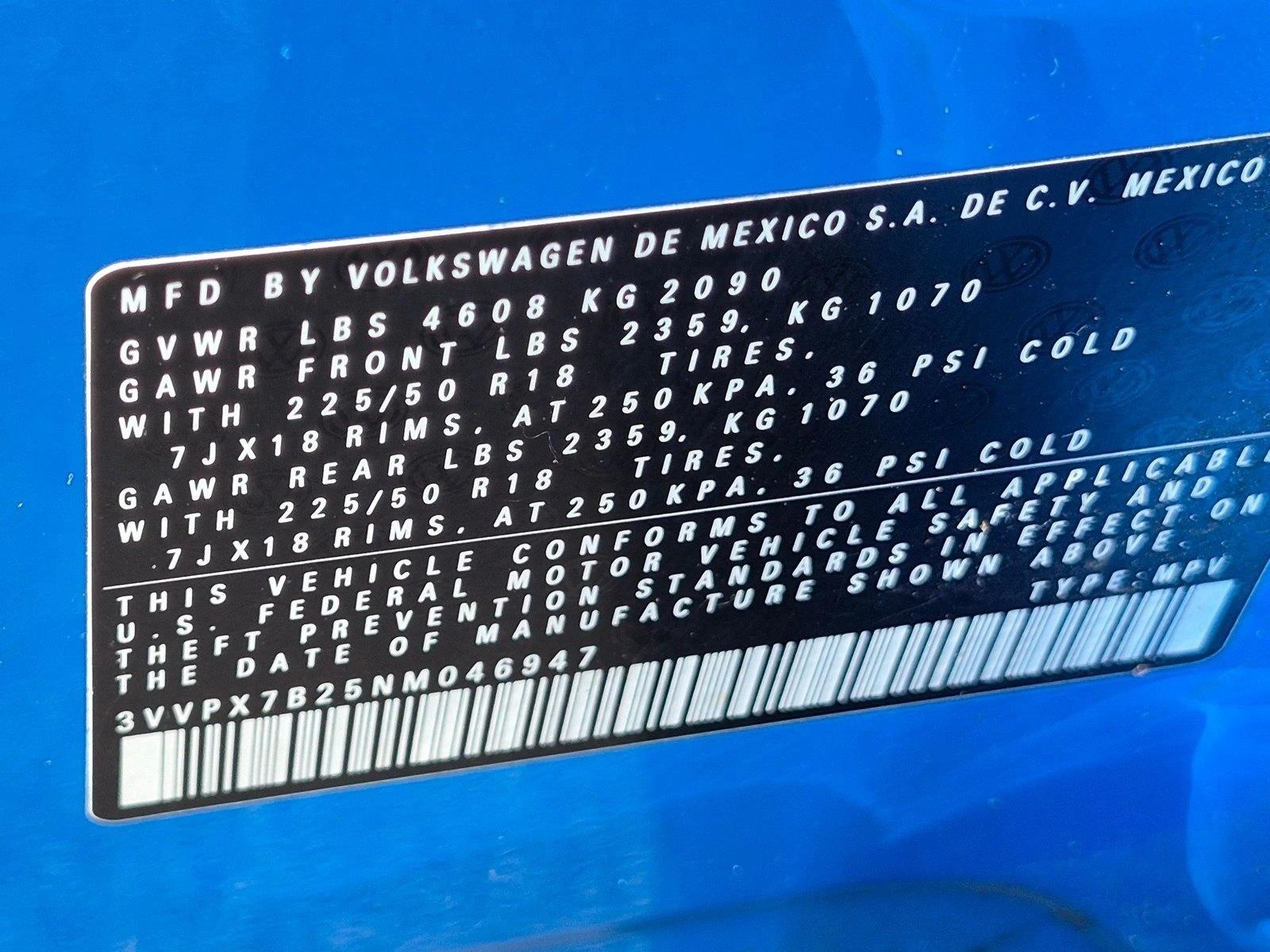 Used 2022 Blue Volkswagen SE image 20
