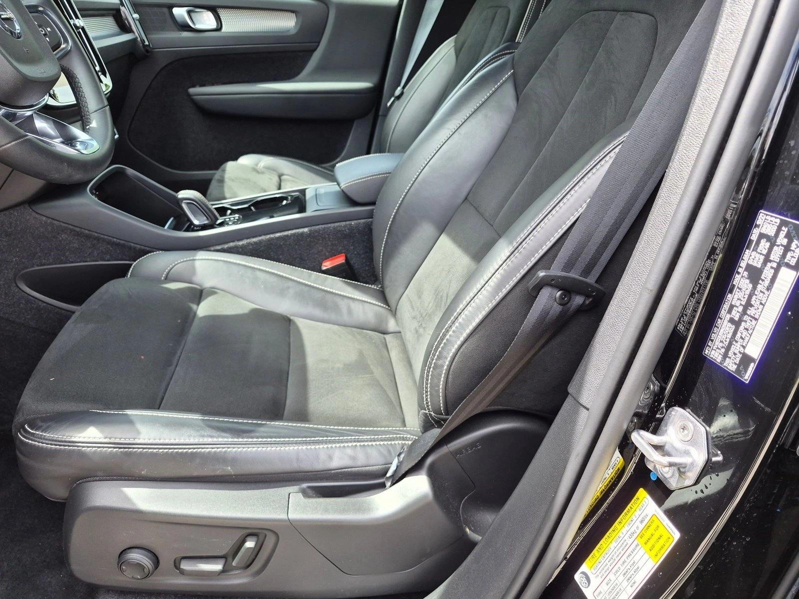 Used 2022 Onyx Black Metallic Volvo Twin Plus image 16