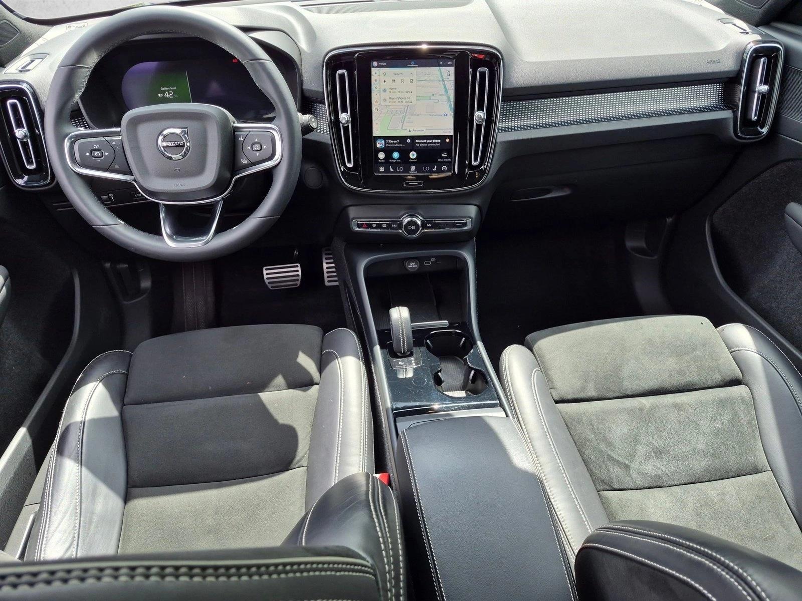 Used 2022 Onyx Black Metallic Volvo Twin Plus image 17