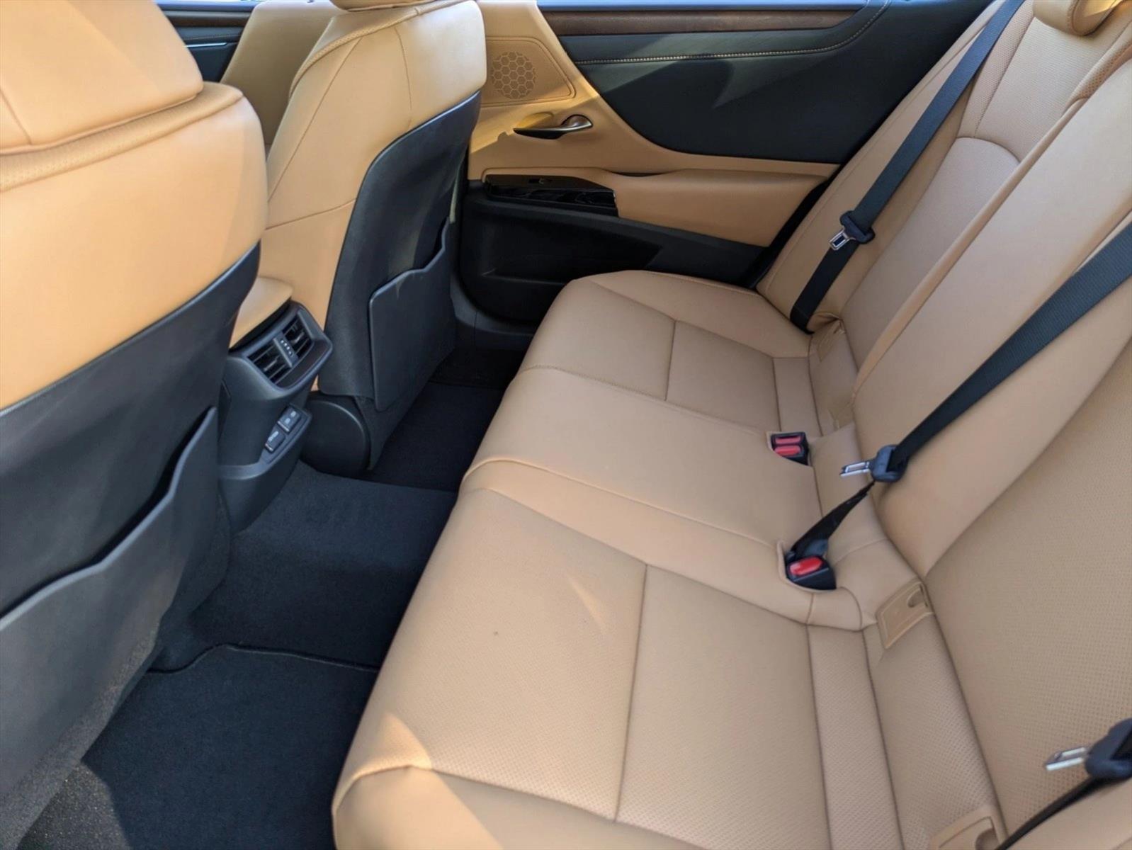 2025 Lexus ES 350 photo 13