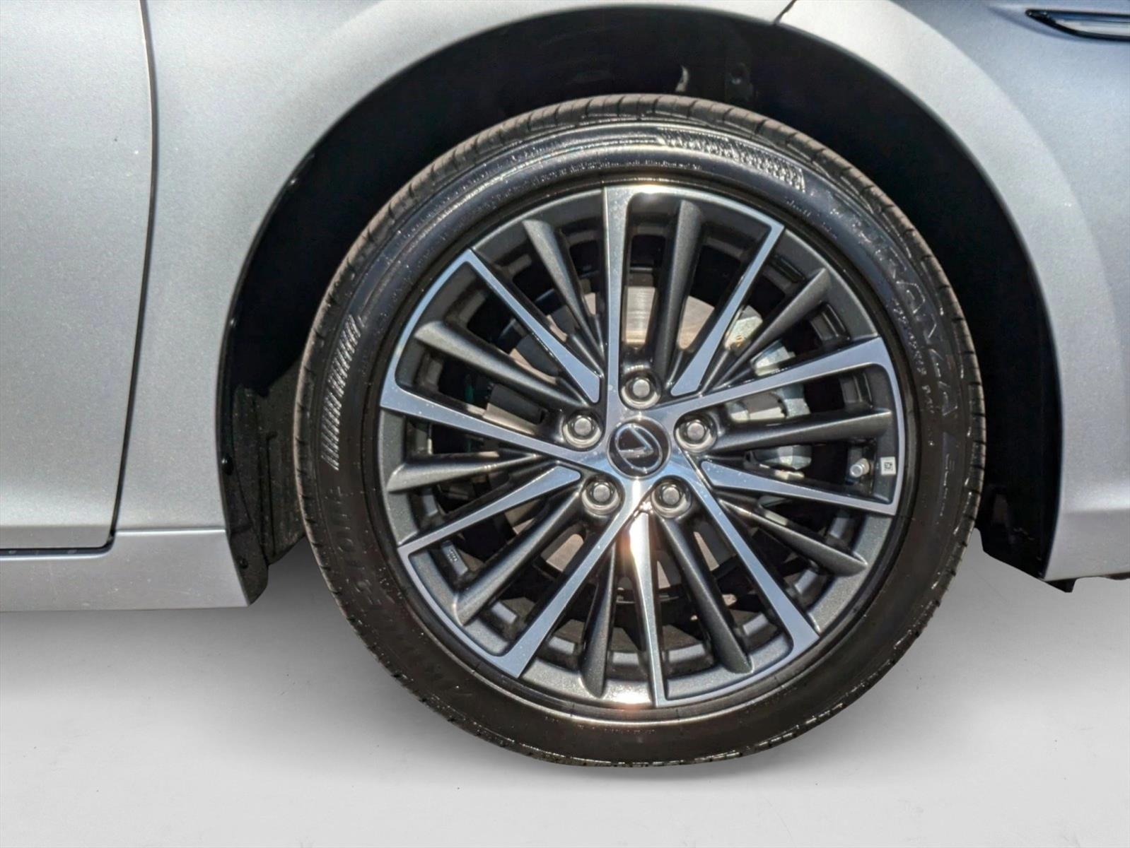 2025 Lexus ES 350 photo 9
