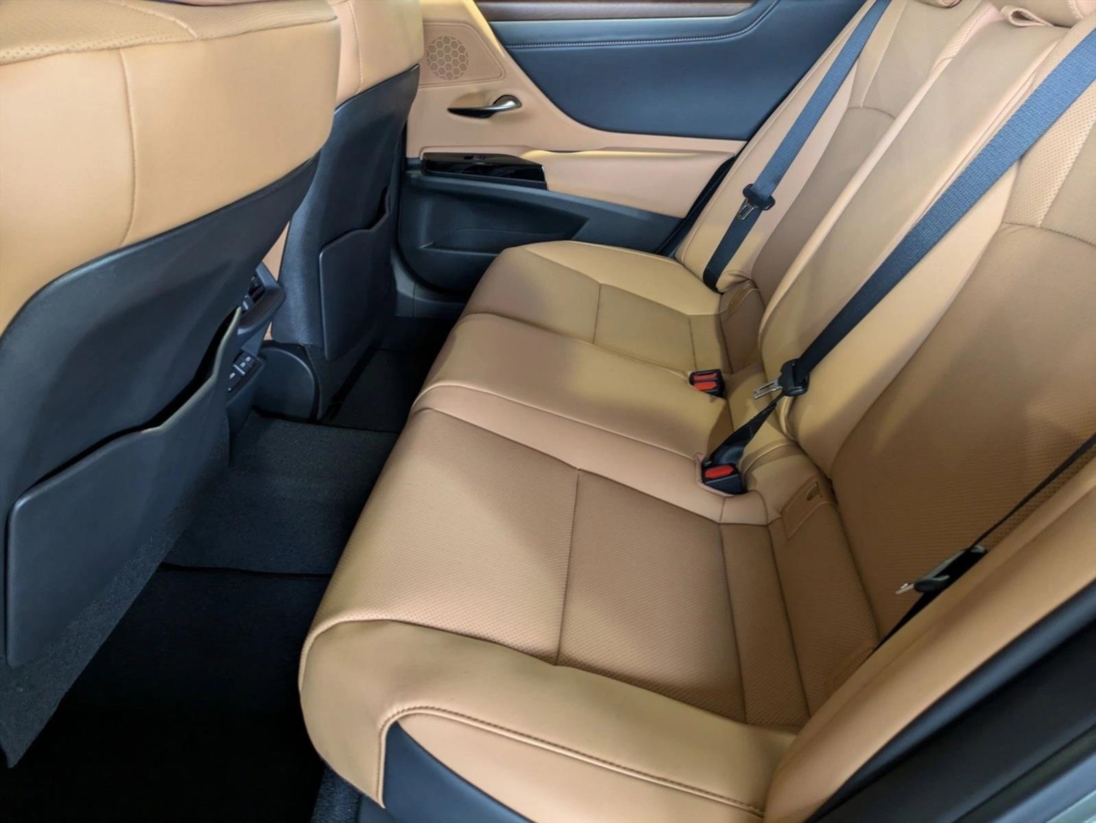 2025 Lexus ES 350 photo 15