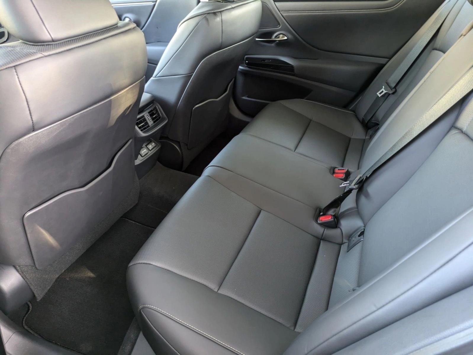 2025 Lexus ES 350 photo 14