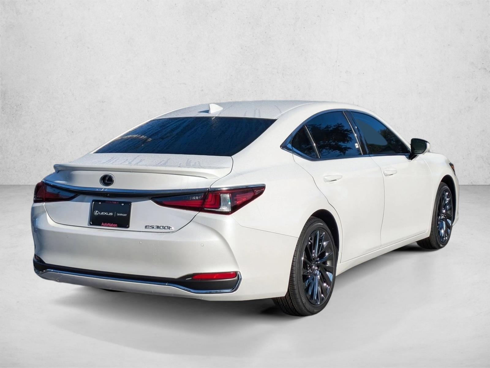 2025 Lexus ES 300h Ultra Luxury photo 2