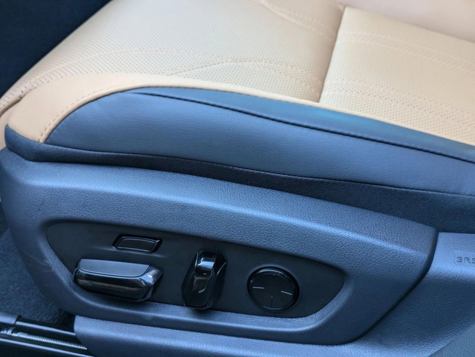 2025 Lexus ES 300h Ultra Luxury photo 4