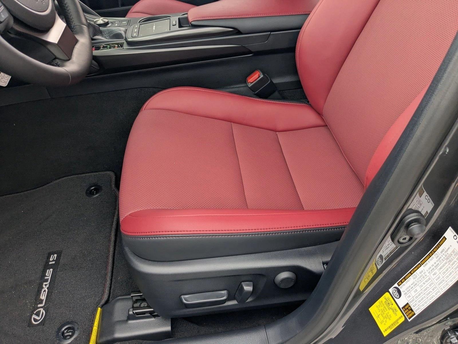 2025 Lexus IS 300 photo 4