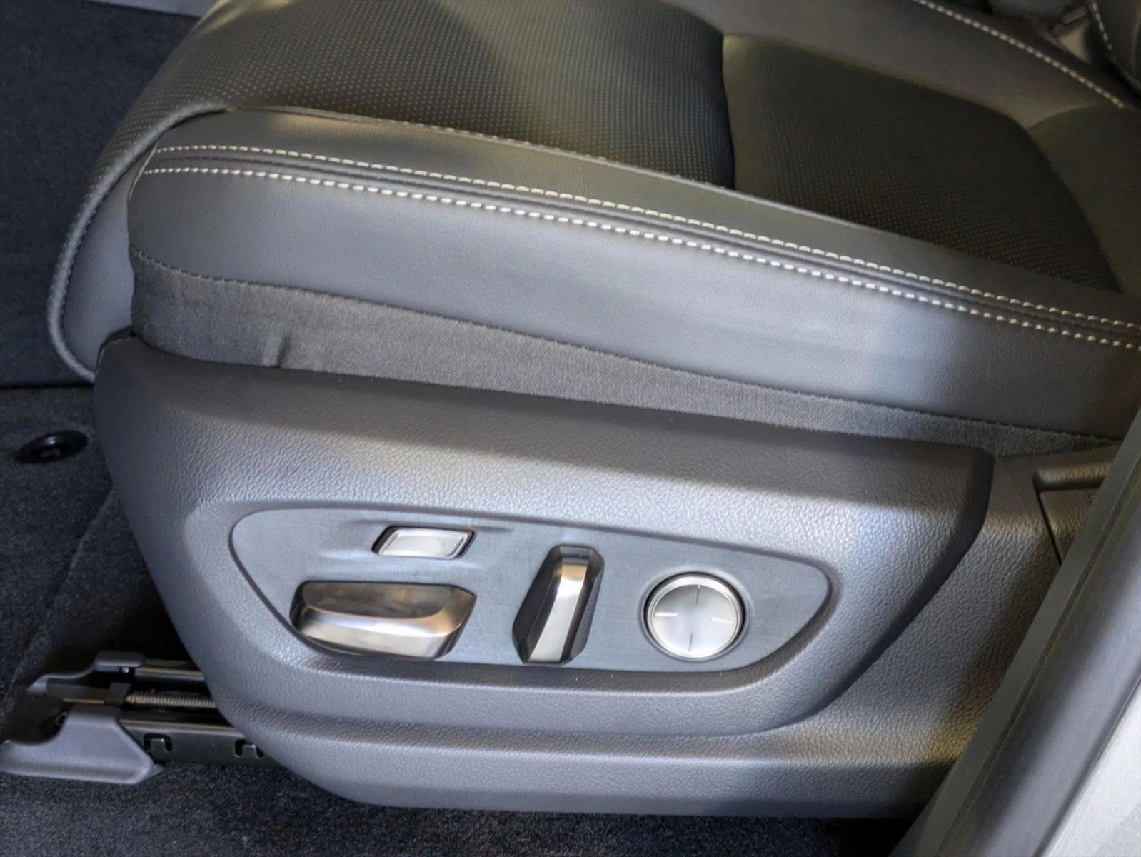 2025 Lexus LX 600 Premium photo 4