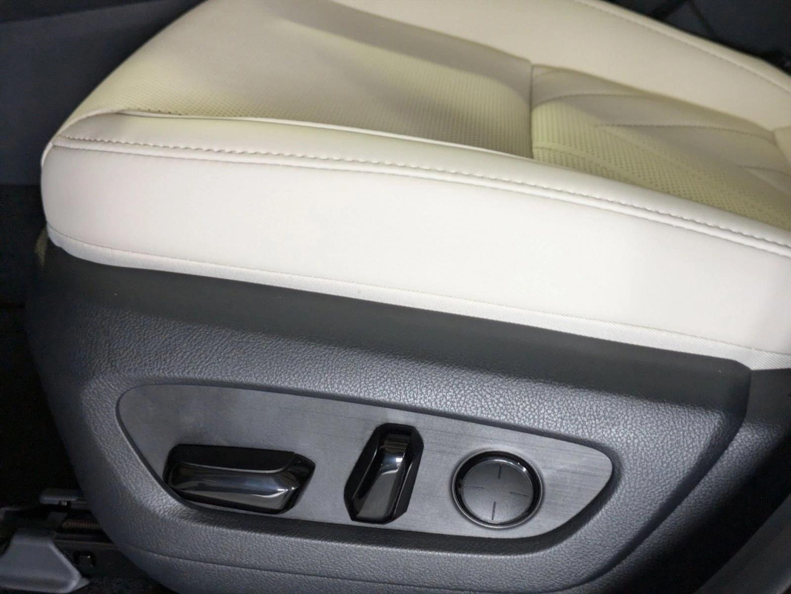 2026 Lexus NX 450h+ Luxury photo 4