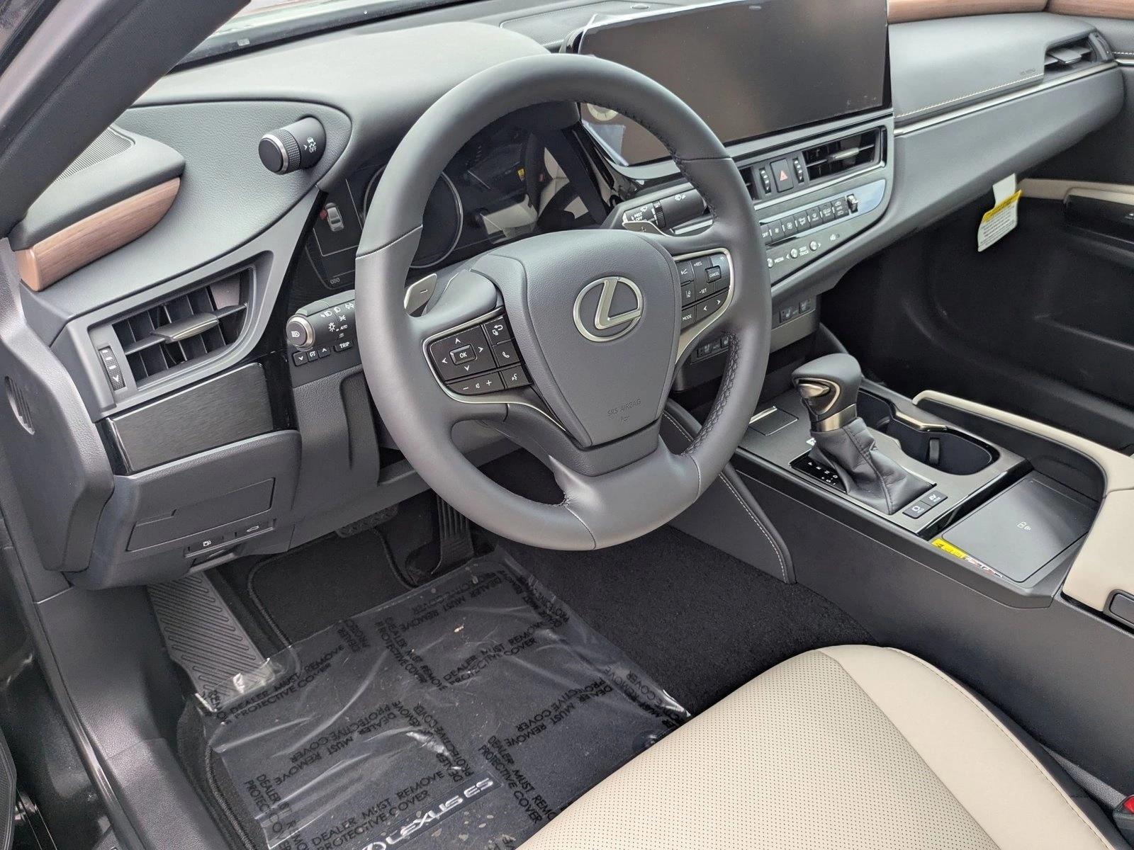 2025 Lexus ES 300h photo 3