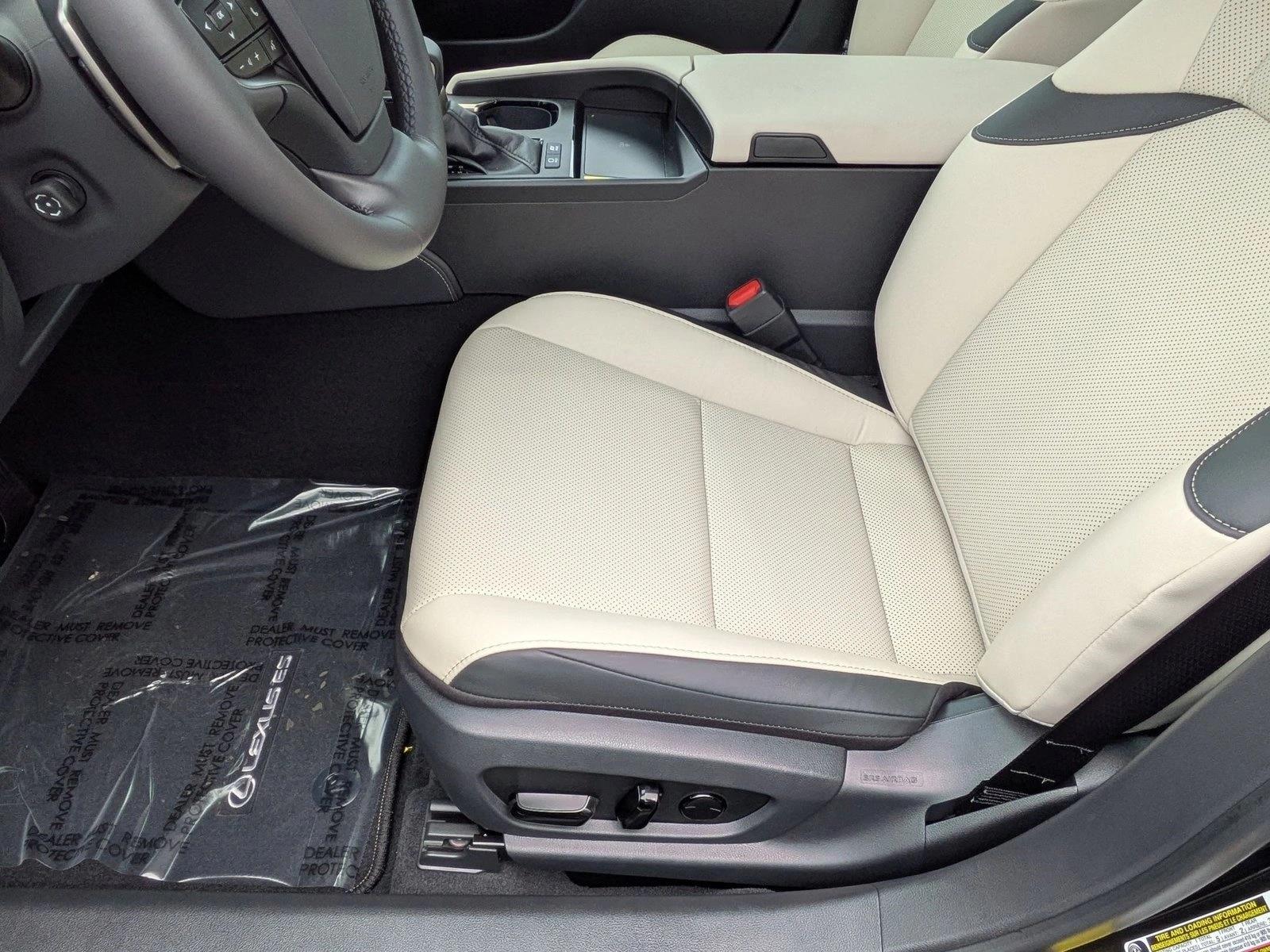 2025 Lexus ES 300h photo 4