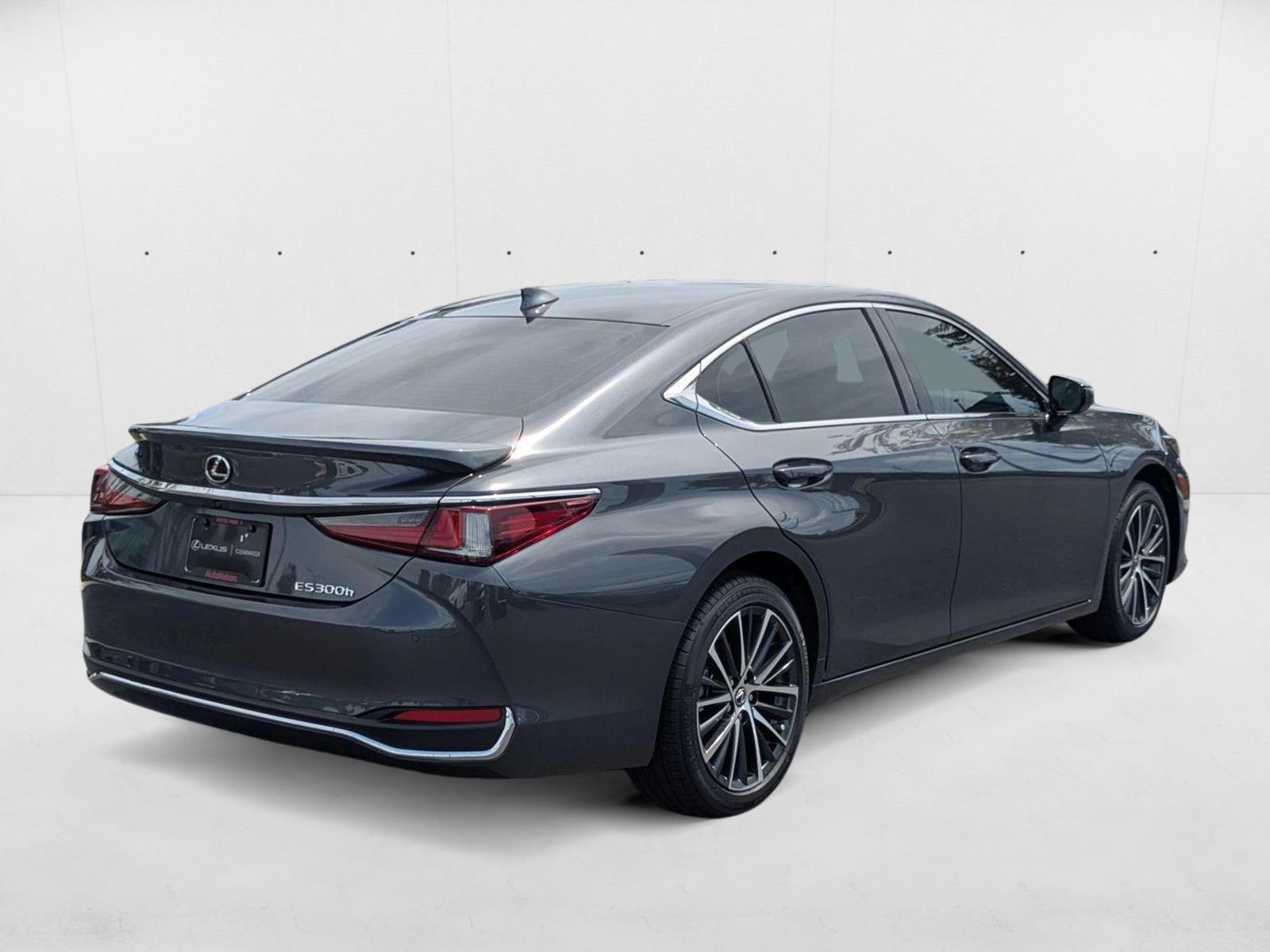 2025 Lexus ES 300h photo 2