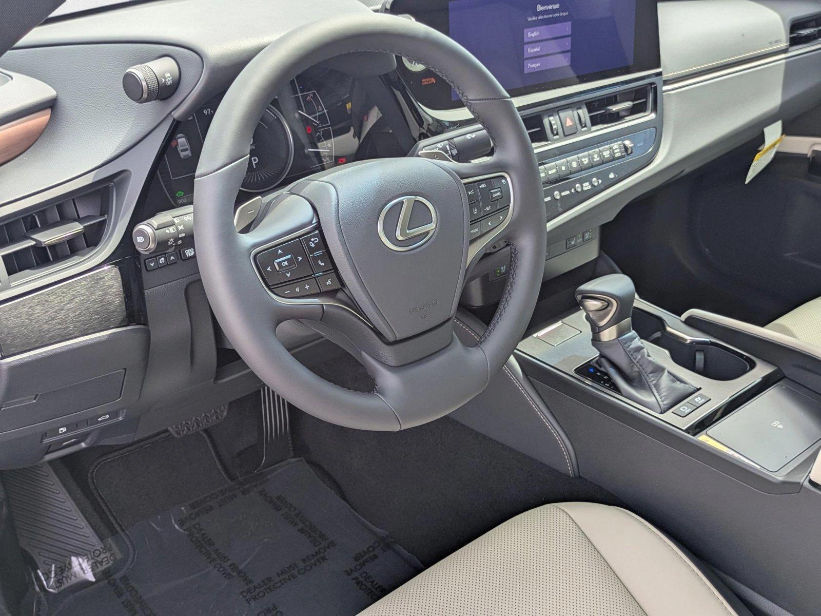2025 Lexus ES 300h photo 3