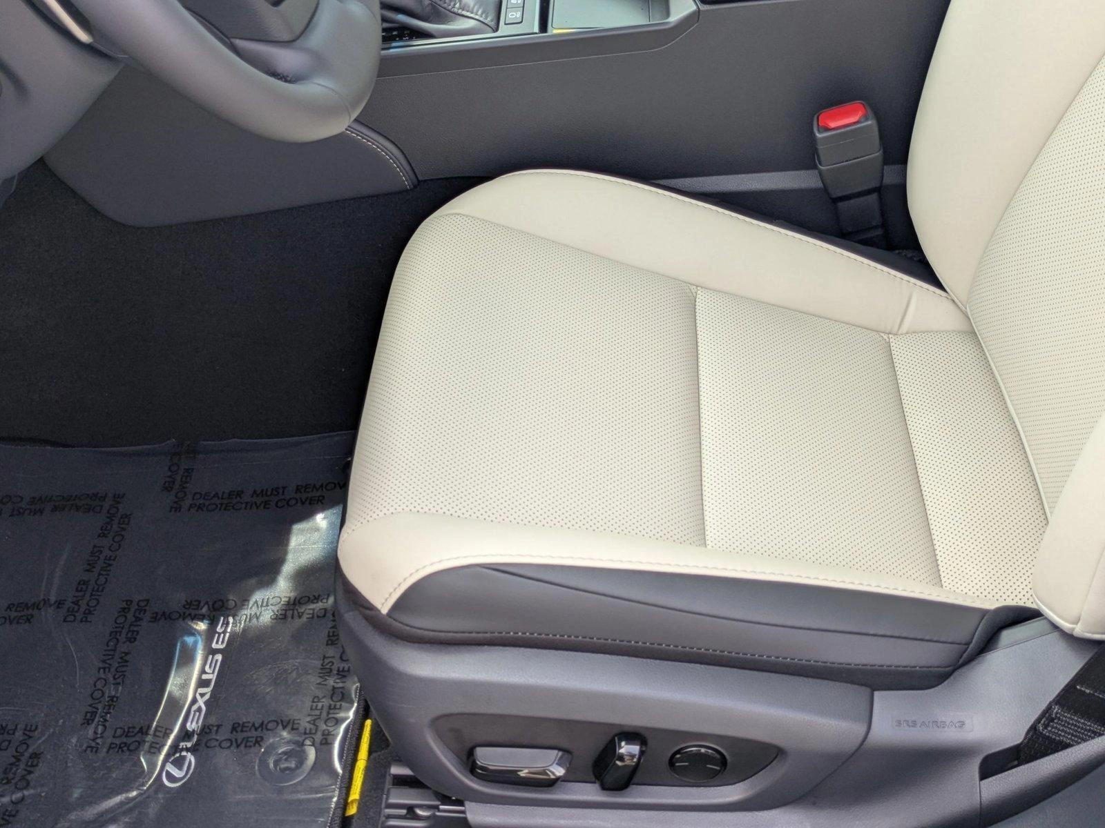 2025 Lexus ES 300h photo 4