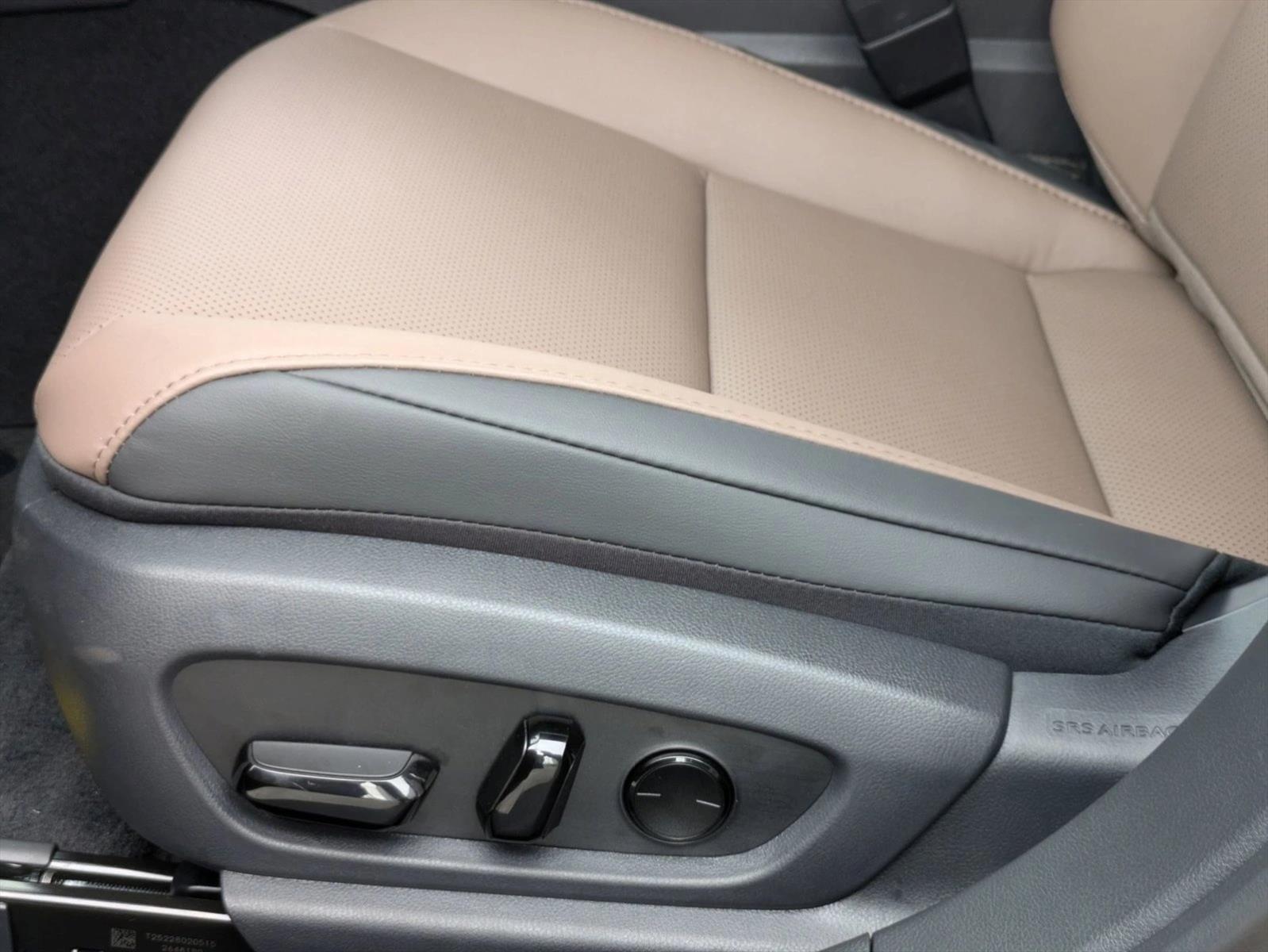 2025 Lexus ES 350 photo 4