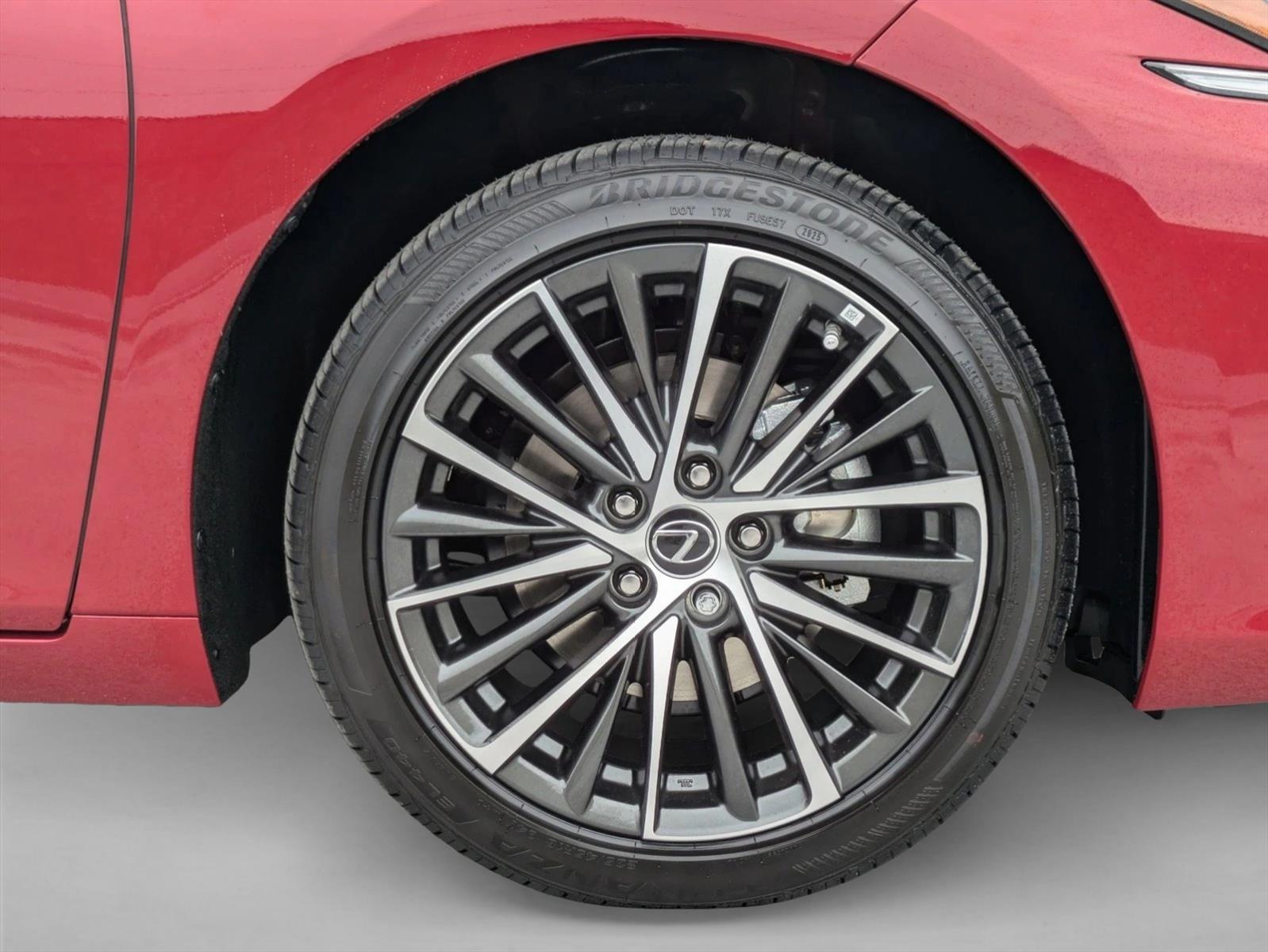 2025 Lexus ES 350 photo 9
