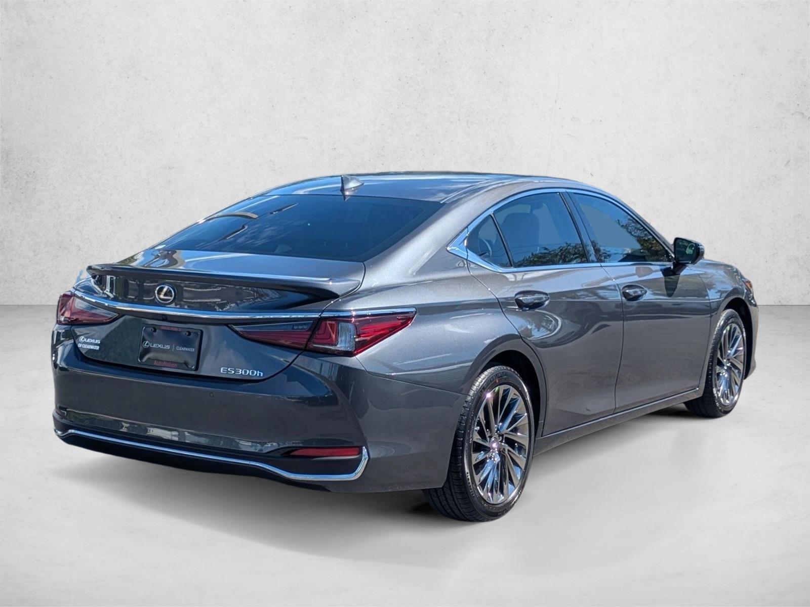 2025 Lexus ES 300h Luxury photo 2