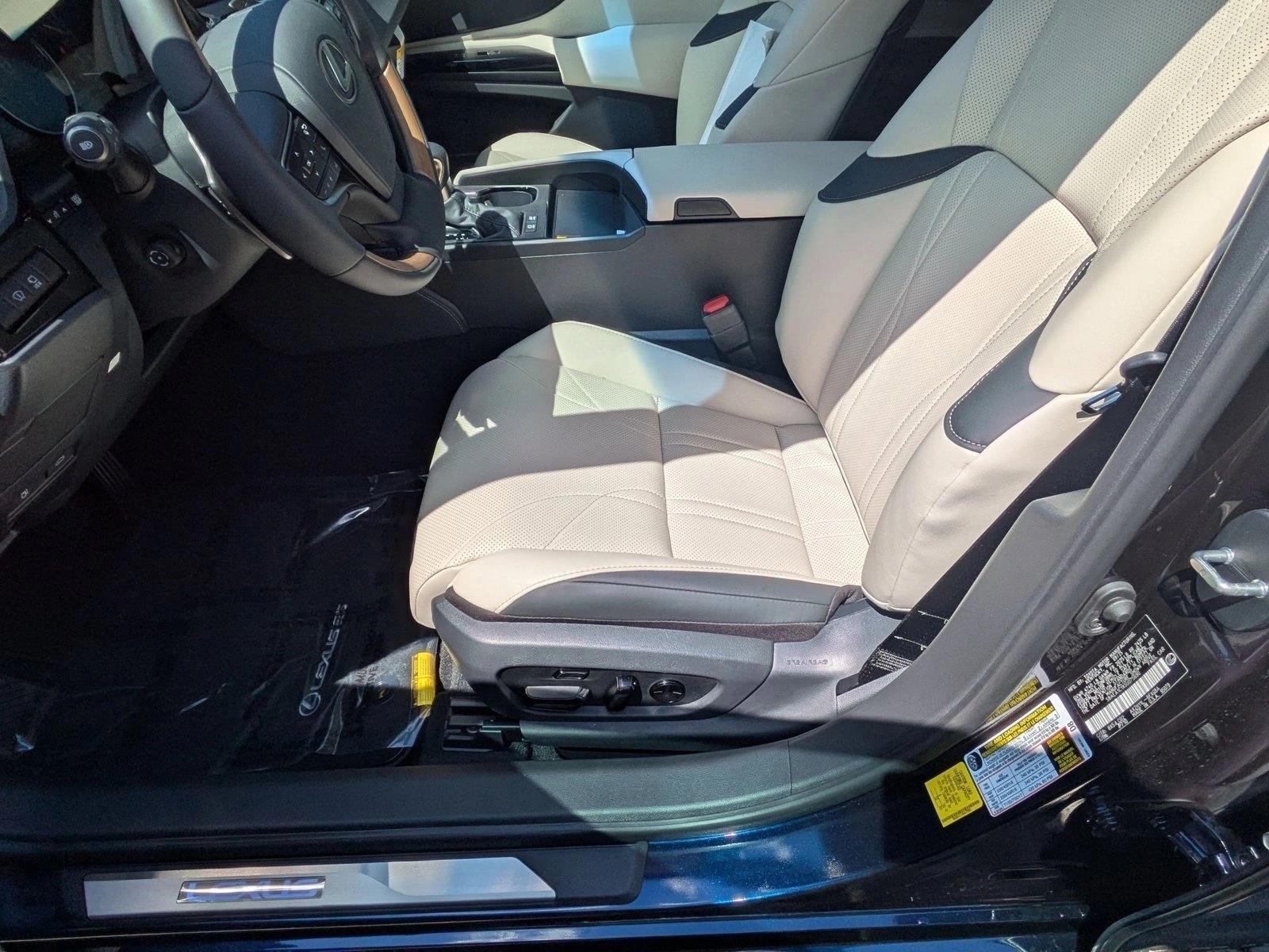 2025 Lexus ES 300h Luxury photo 4