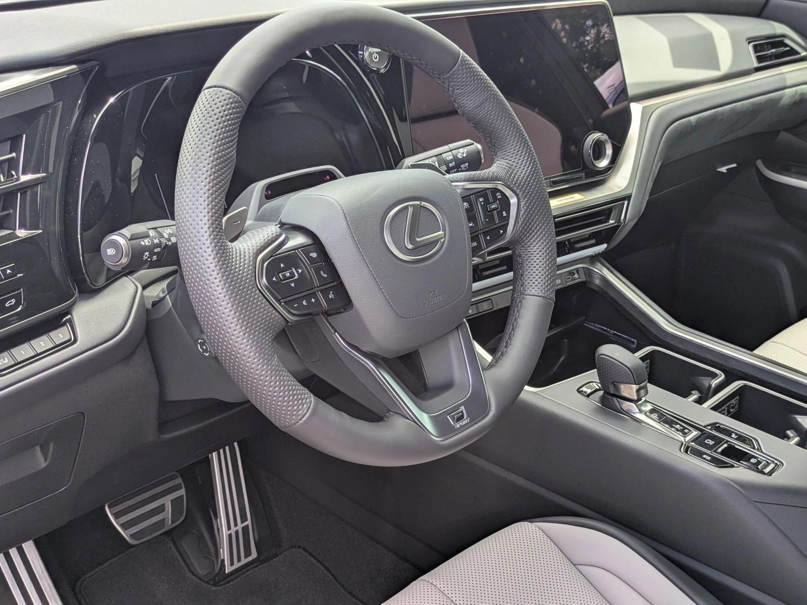 2025 Lexus TX 500h F SPORT Performance Premium photo 3