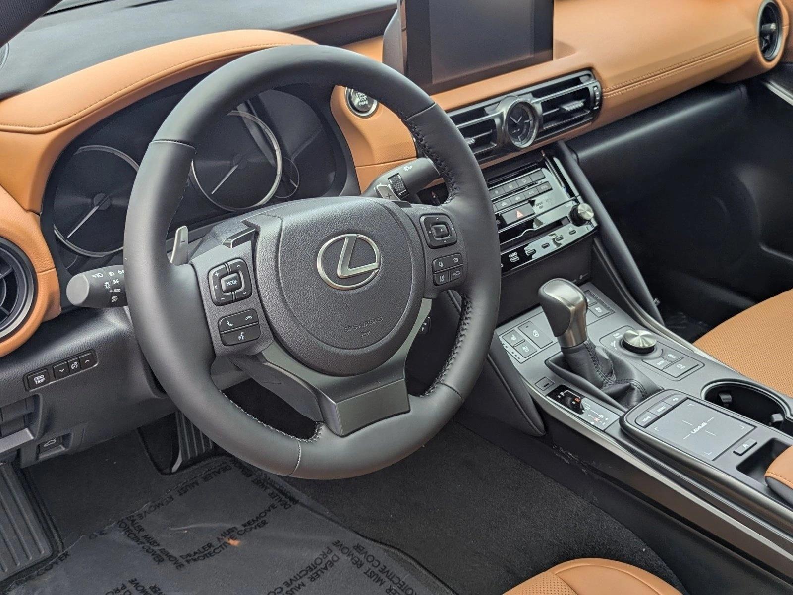 2025 Lexus IS 300 photo 4