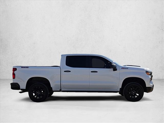 View vehicle photo 4