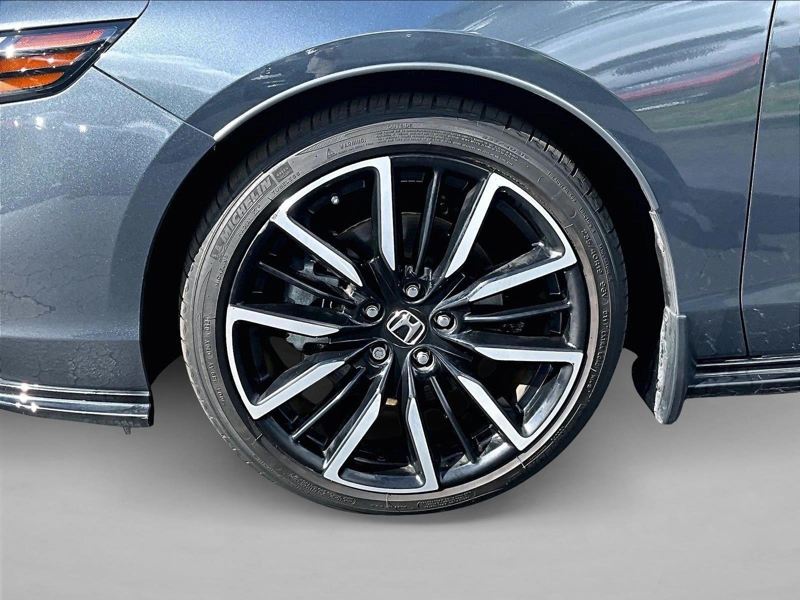 Used 2024  Honda Touring image 10