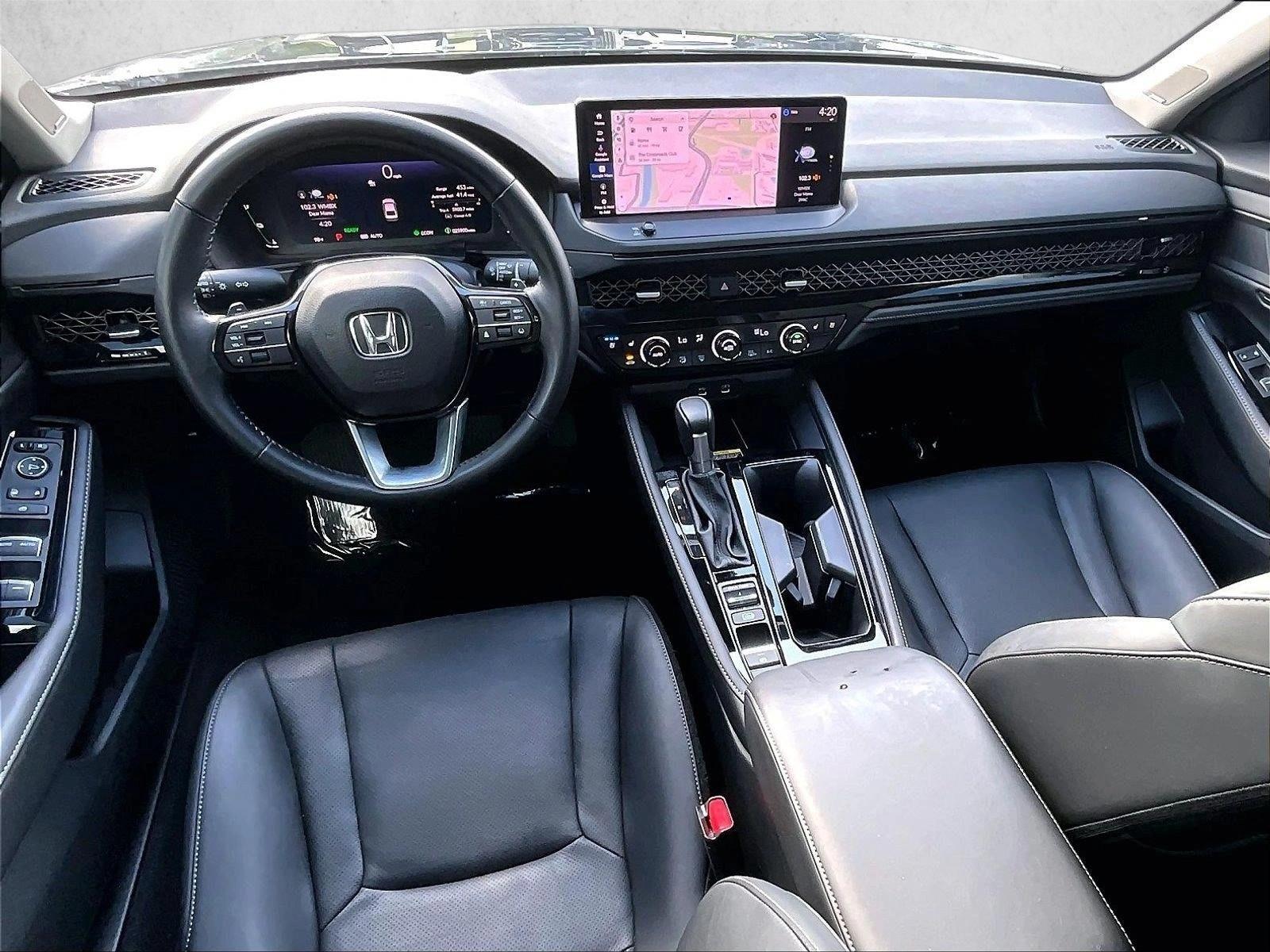 Used 2024  Honda Touring image 16