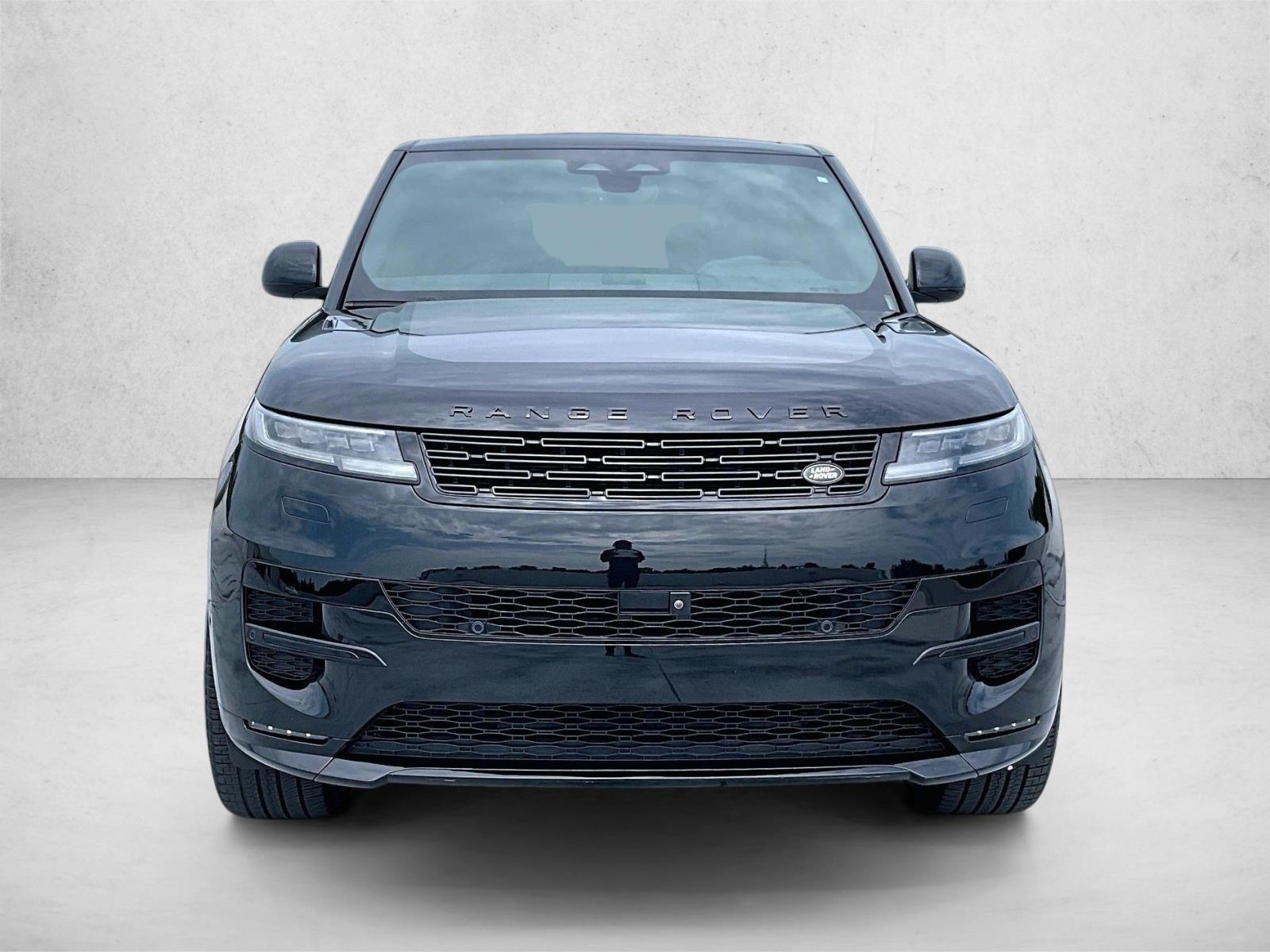 Used 2024 Black Land Rover Dynamic SE image 3