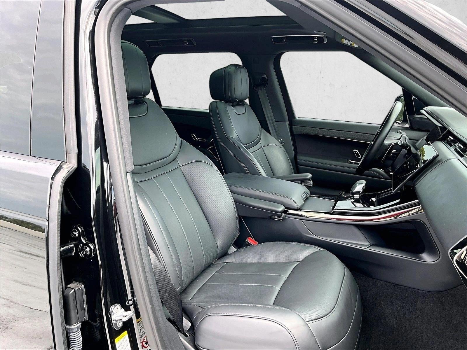 Used 2024 Black Land Rover Dynamic SE image 9