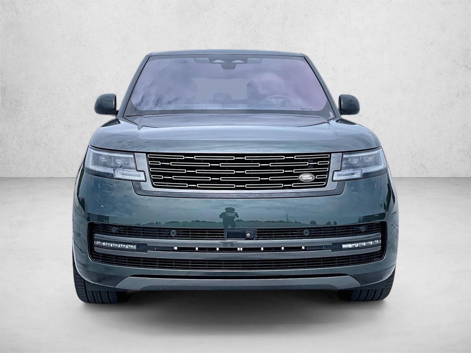 Used 2023 Gray Land Rover SE image 3