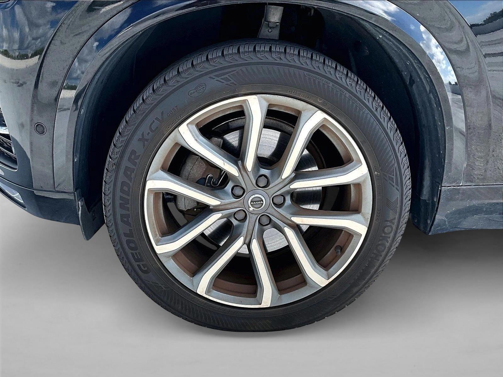Used 2019 Onyx Black Metallic Volvo Momentum image 10