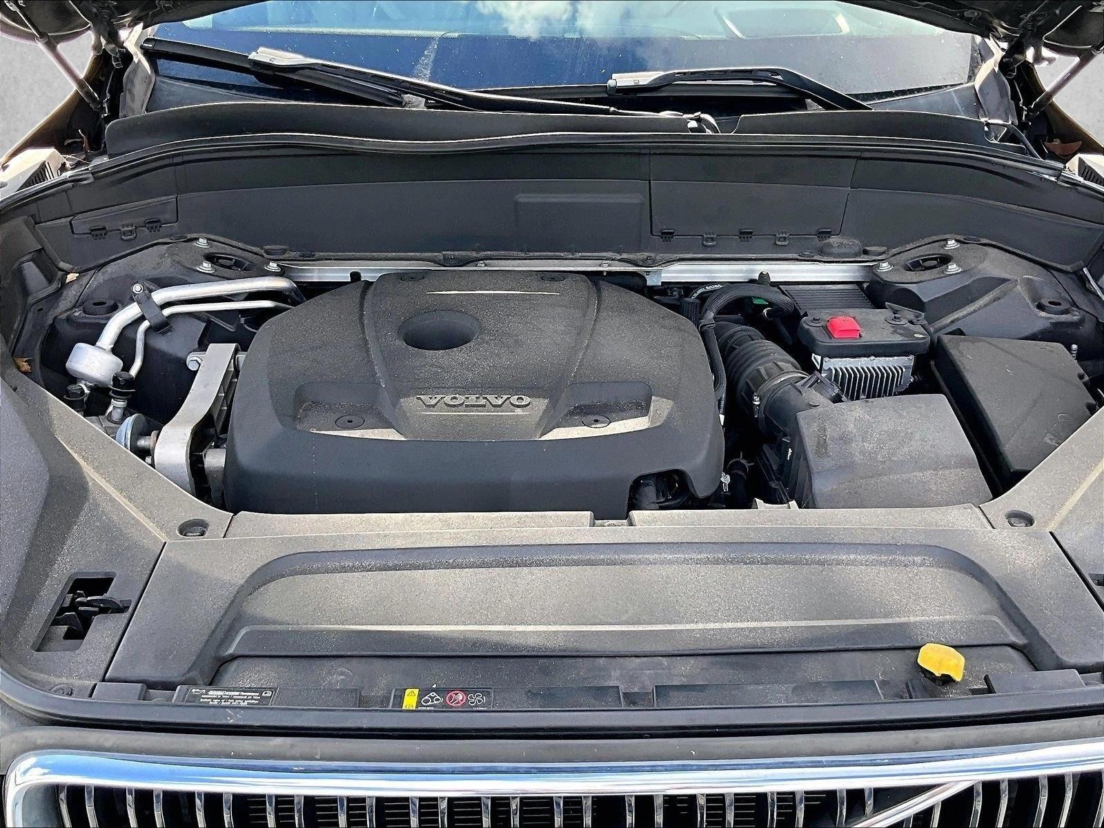 Used 2019 Onyx Black Metallic Volvo Momentum image 11