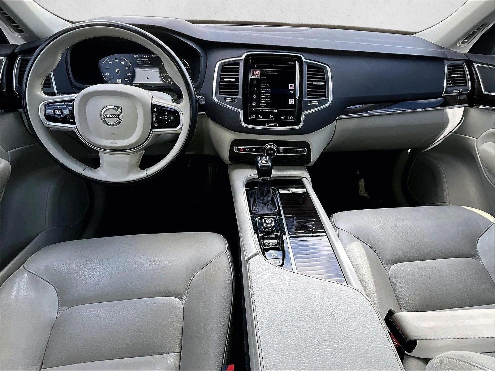 Used 2019 Onyx Black Metallic Volvo Momentum image 16