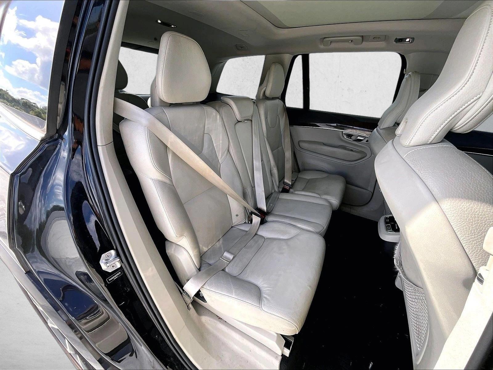 Used 2019 Onyx Black Metallic Volvo Momentum image 29