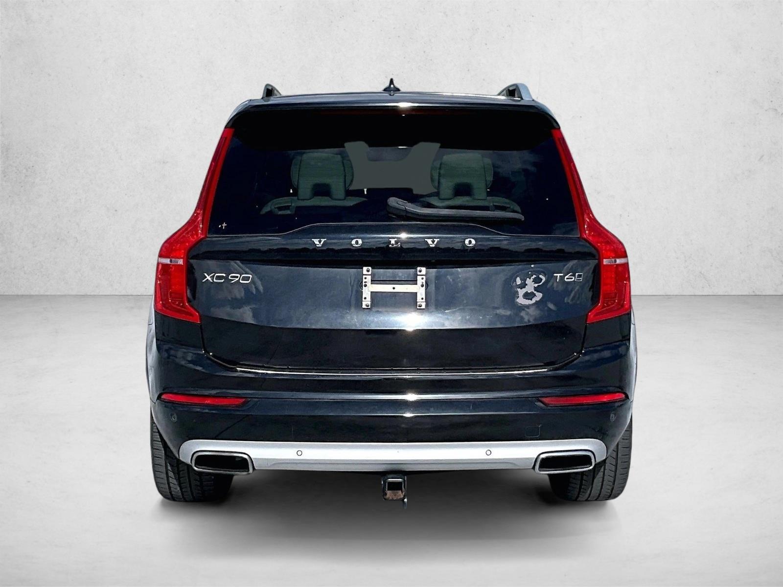 Used 2019 Onyx Black Metallic Volvo Momentum image 4