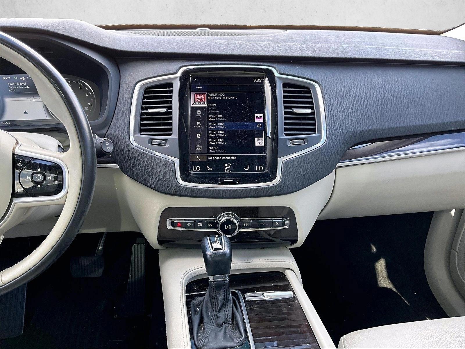 Used 2019 Onyx Black Metallic Volvo Momentum image 8