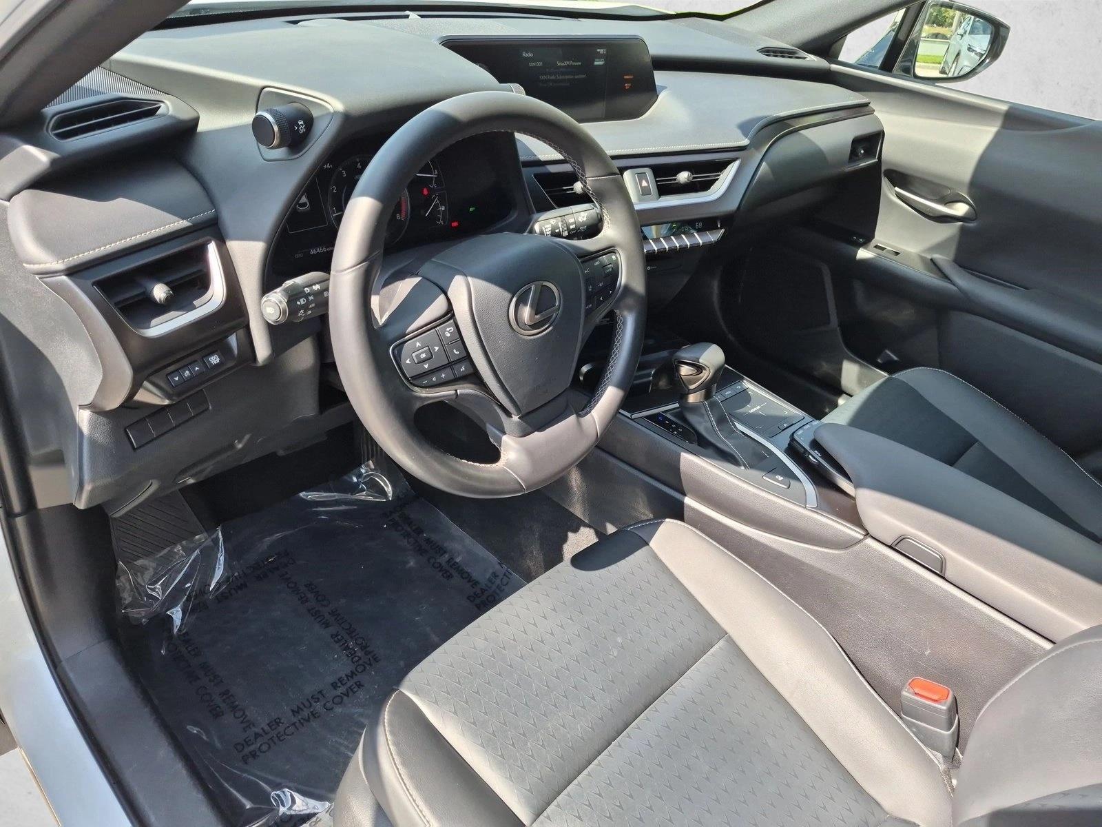Used 2022 Eminent White Pearl Lexus UX 200 image 10
