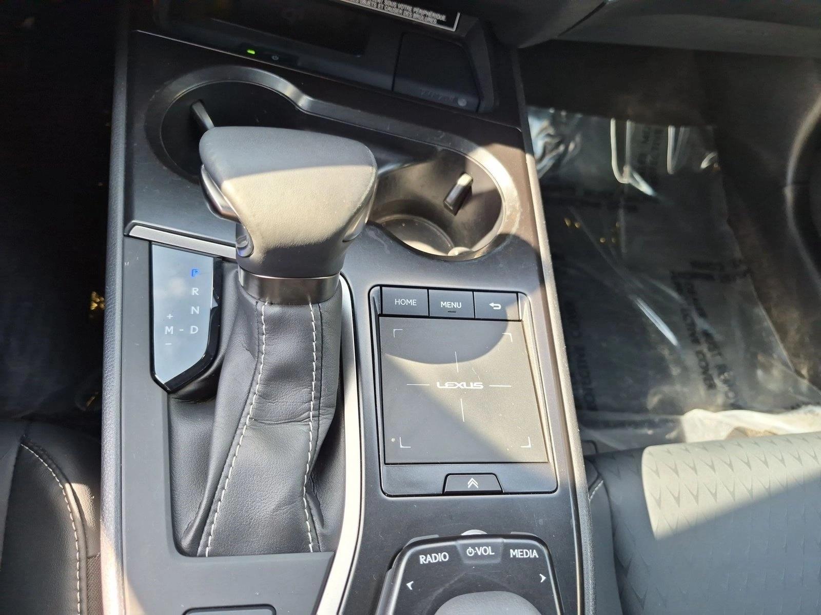 Used 2022 Eminent White Pearl Lexus UX 200 image 12