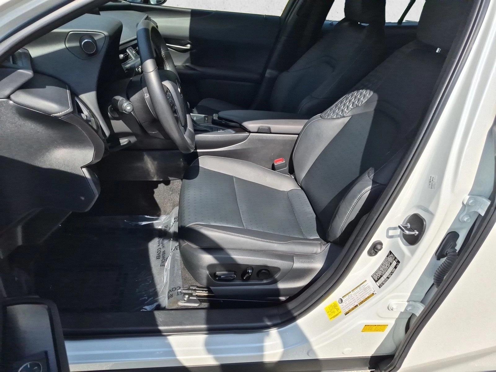 Used 2022 Eminent White Pearl Lexus UX 200 image 15