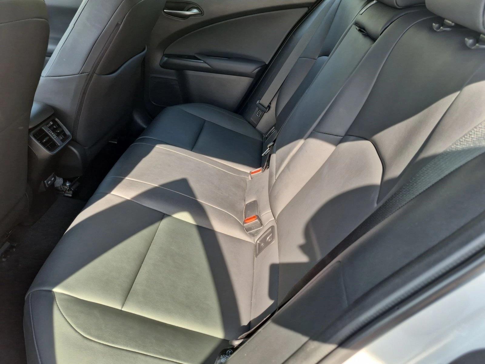 Used 2022 Eminent White Pearl Lexus UX 200 image 18