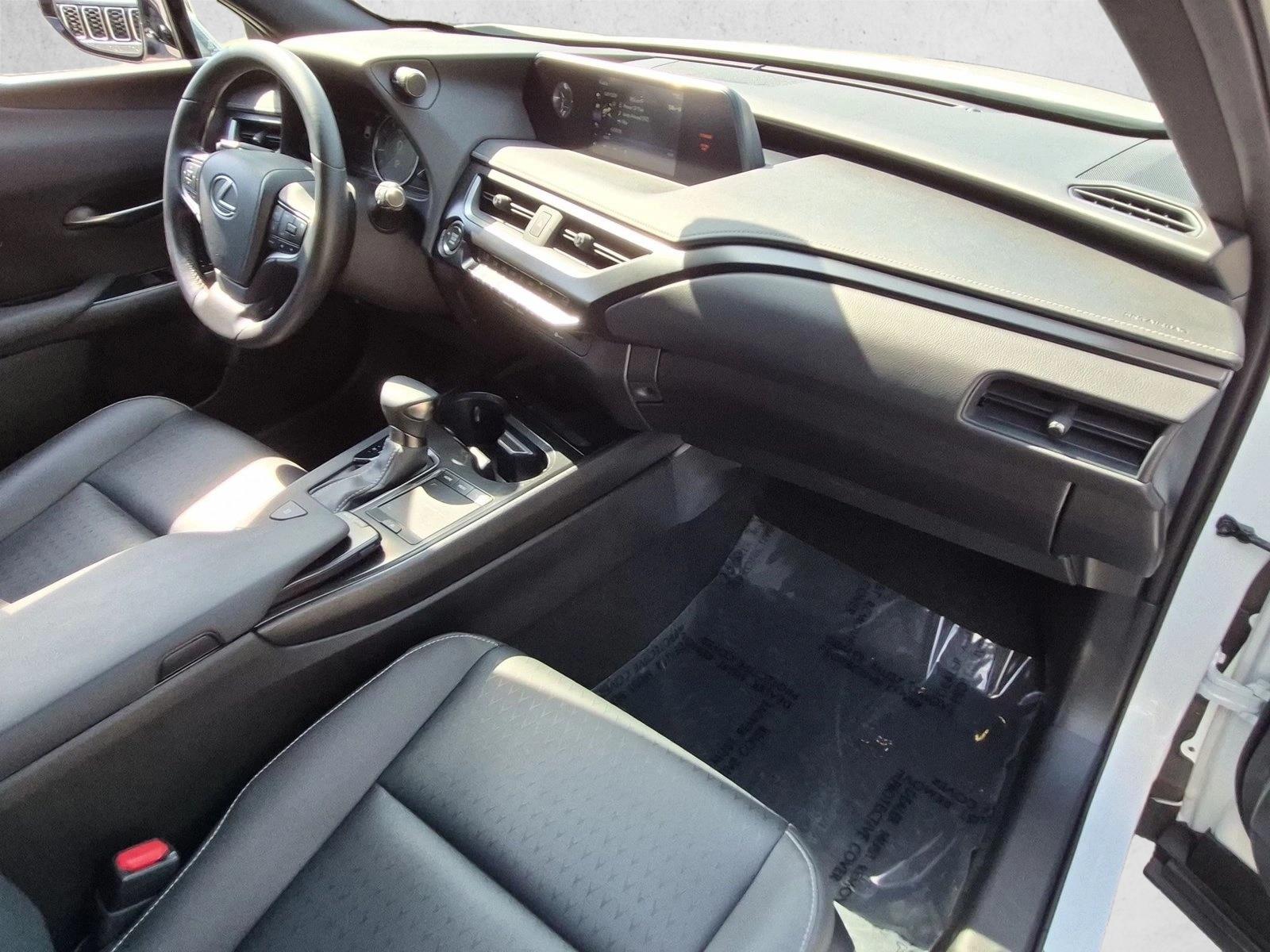 Used 2022 Eminent White Pearl Lexus UX 200 image 21