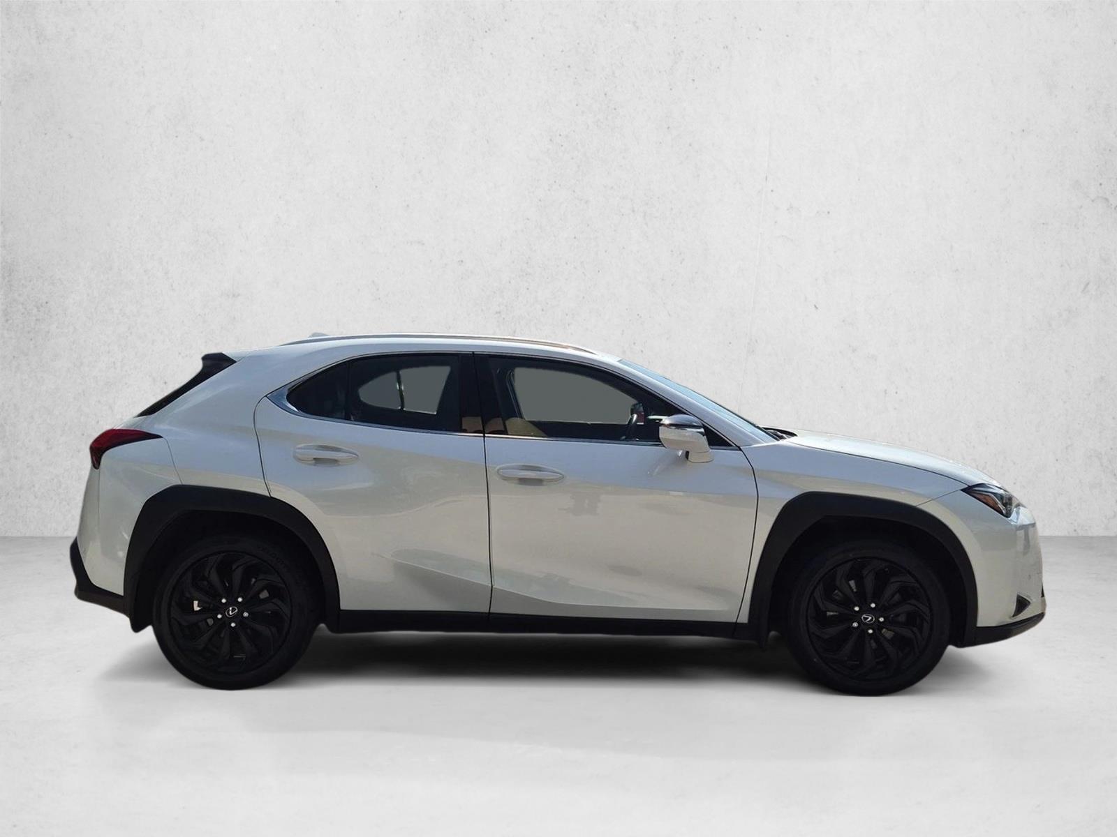 Used 2022 Eminent White Pearl Lexus UX 200 image 4