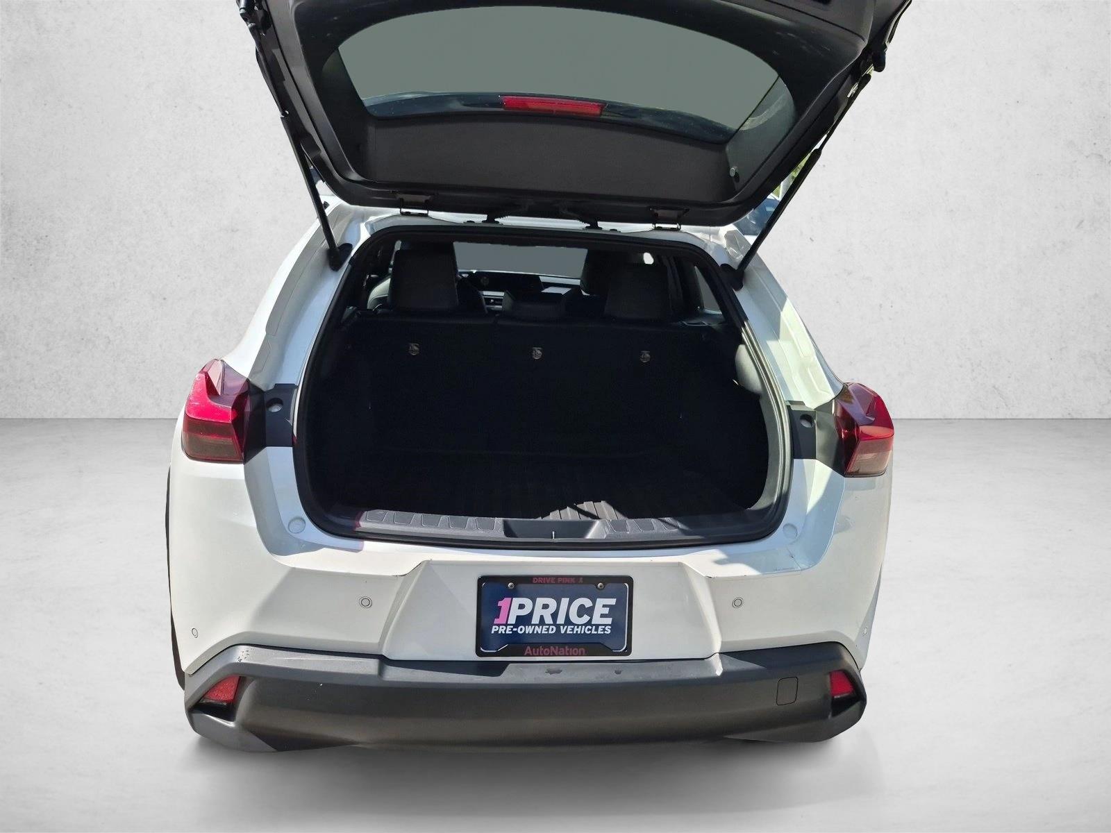 Used 2022 Eminent White Pearl Lexus UX 200 image 6