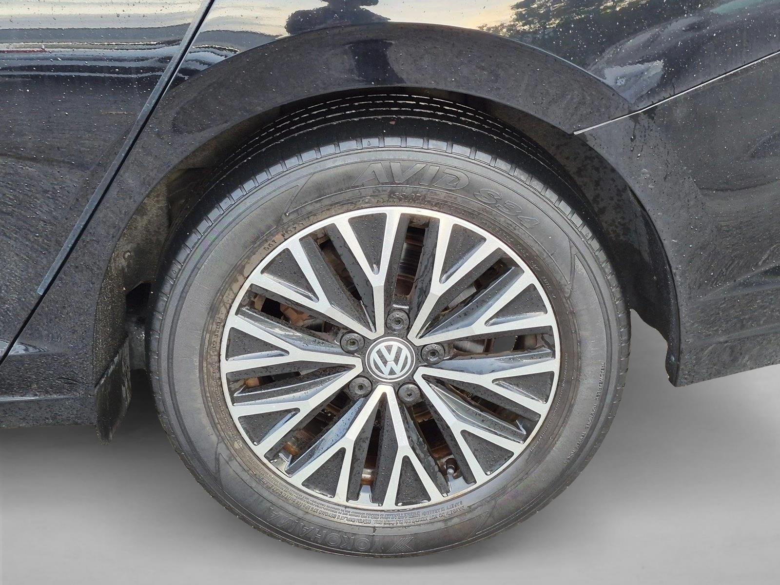 Used 2021 Black Volkswagen S image 14